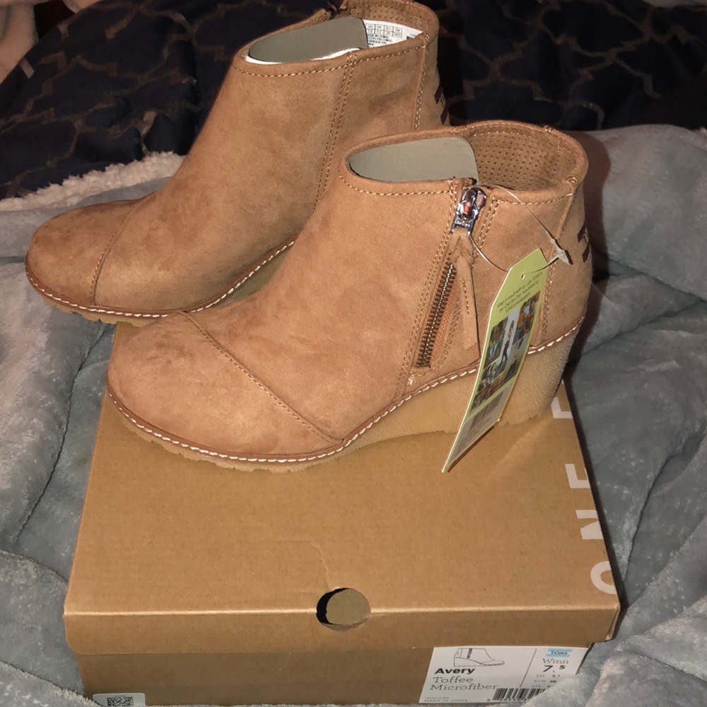 Brand New Toms Avery Booties..size 7.5